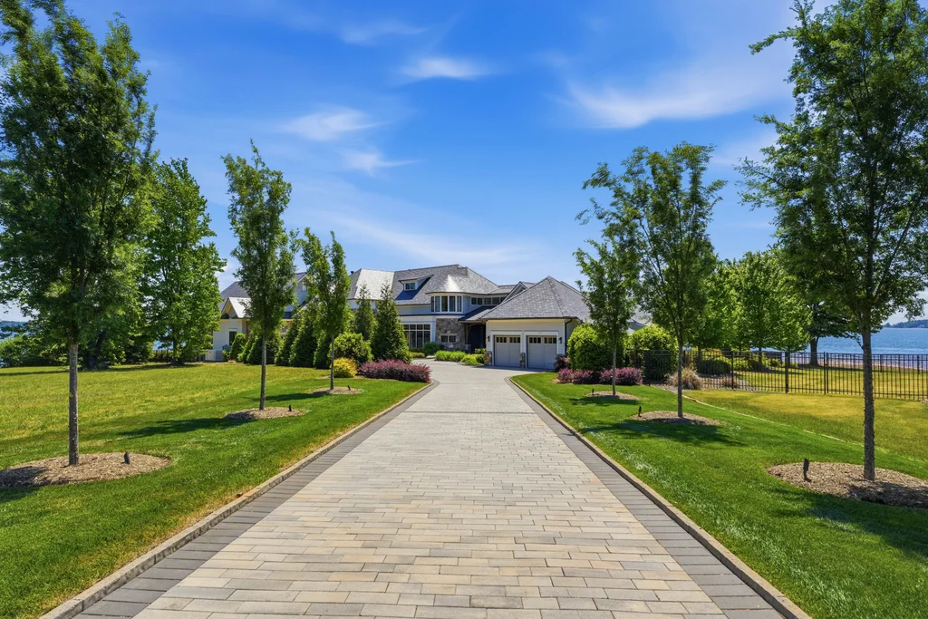 8515NormanEstatesDr_Ext_004