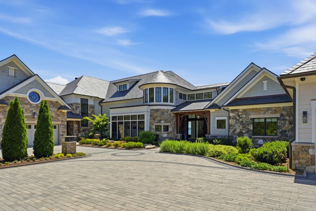 8515NormanEstatesDr_Ext_007