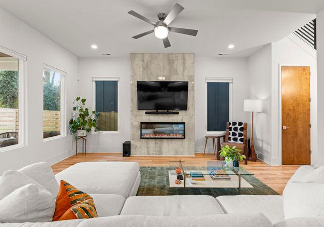3112 Creighton Dr_Int-07