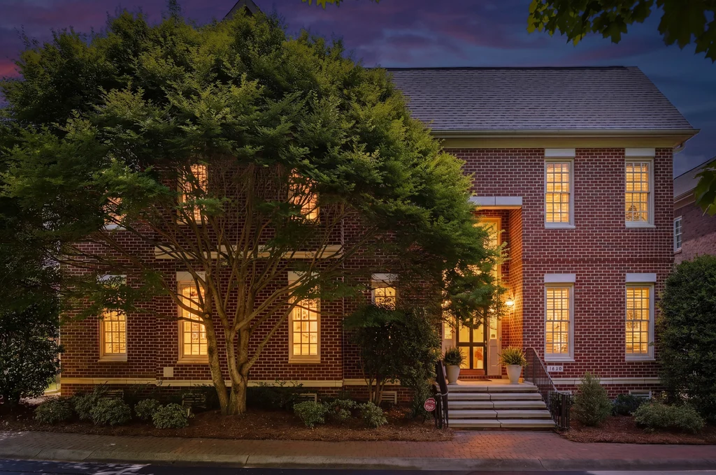 2618SheffieldCrescent_Ext_007_twilight