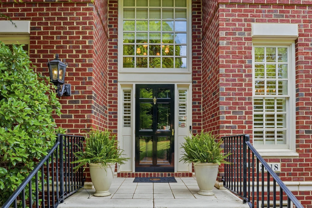 2618SheffieldCrescent_Ext_009