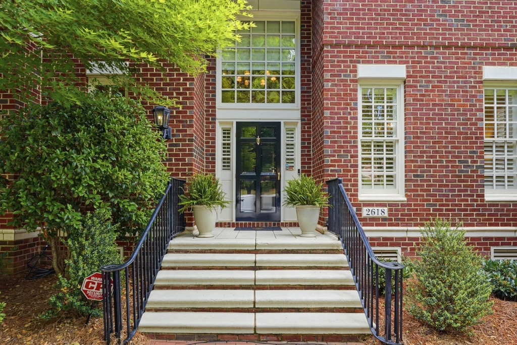 2618SheffieldCrescent_Ext_010