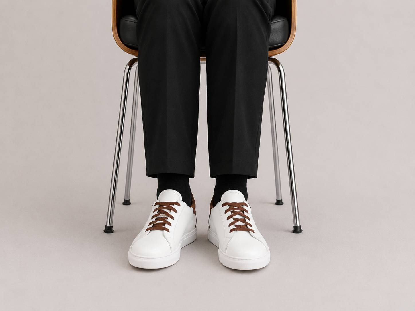 Low-top Sneaker