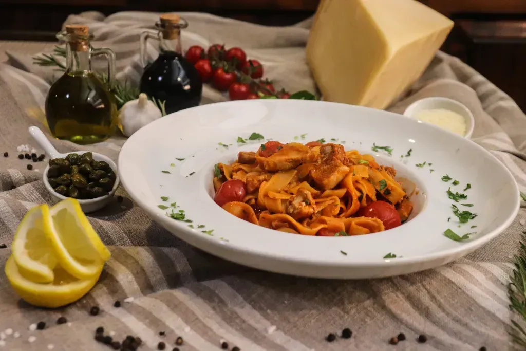 Pasta cu file de ton proaspăt