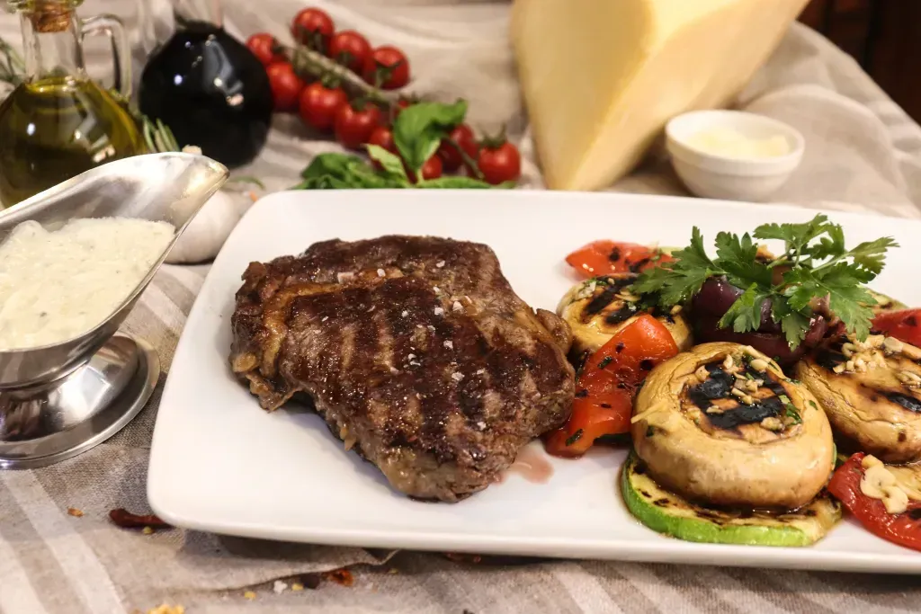 Lombata con salsa di gorgonzola e verdure alla griglia