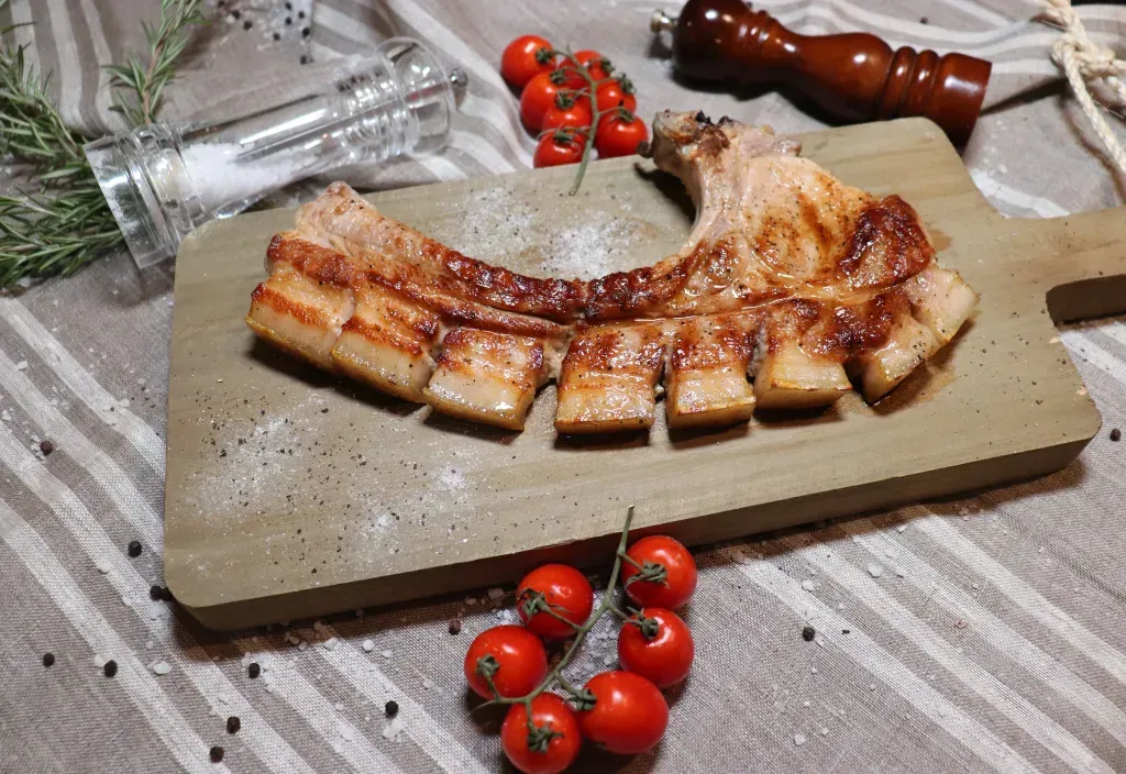 Braciola di maiale alla griglia con patate