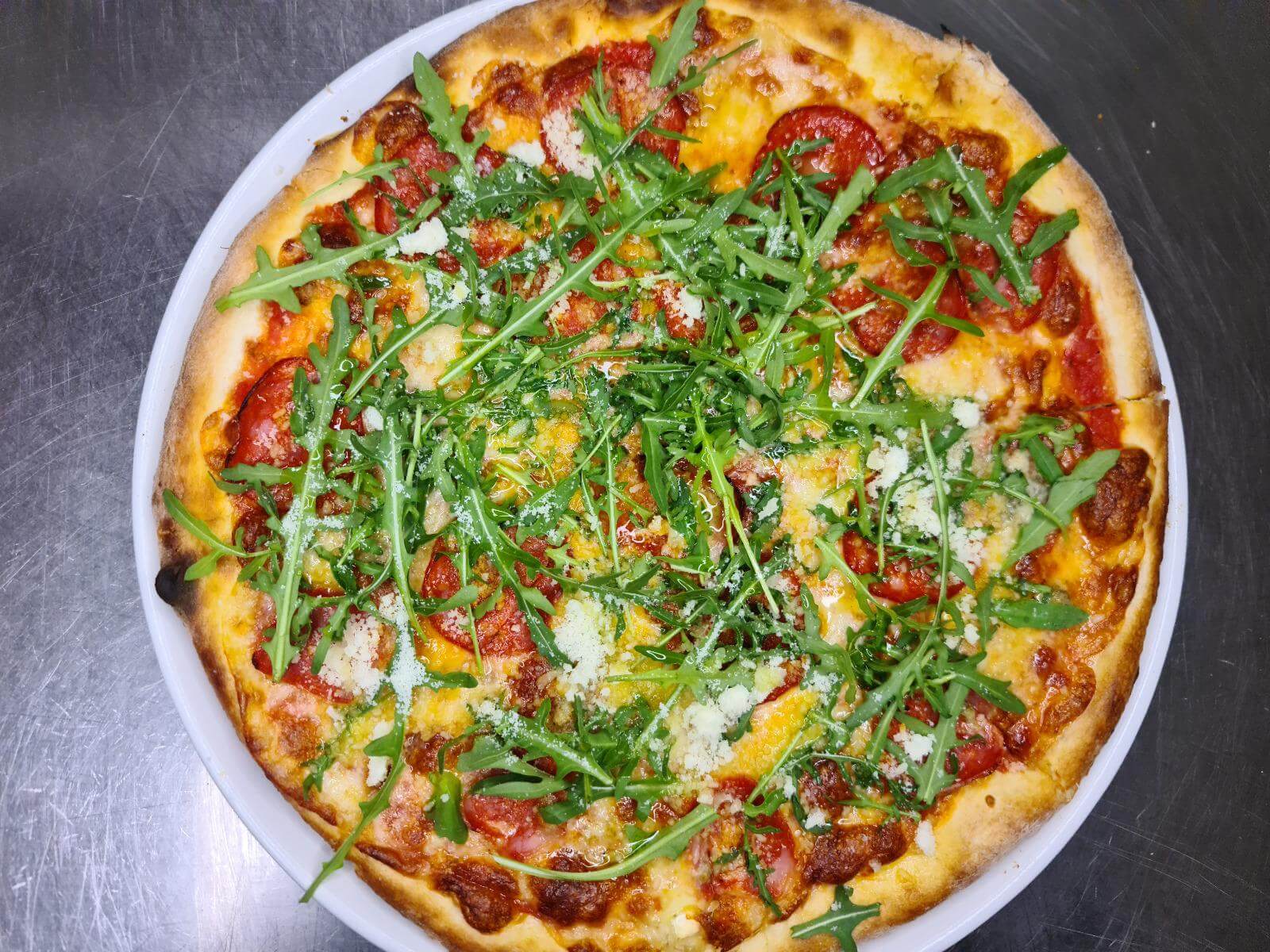 Pizza Quattro Formaggi Cu Salam Picant