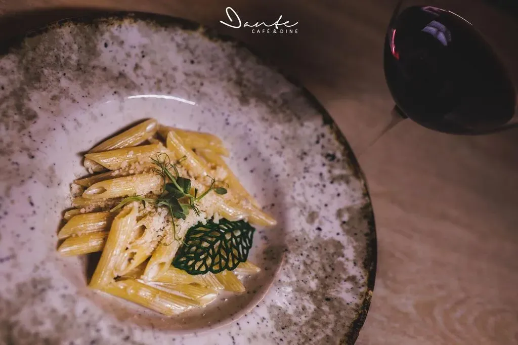 Penne cu mixt de branzeturi