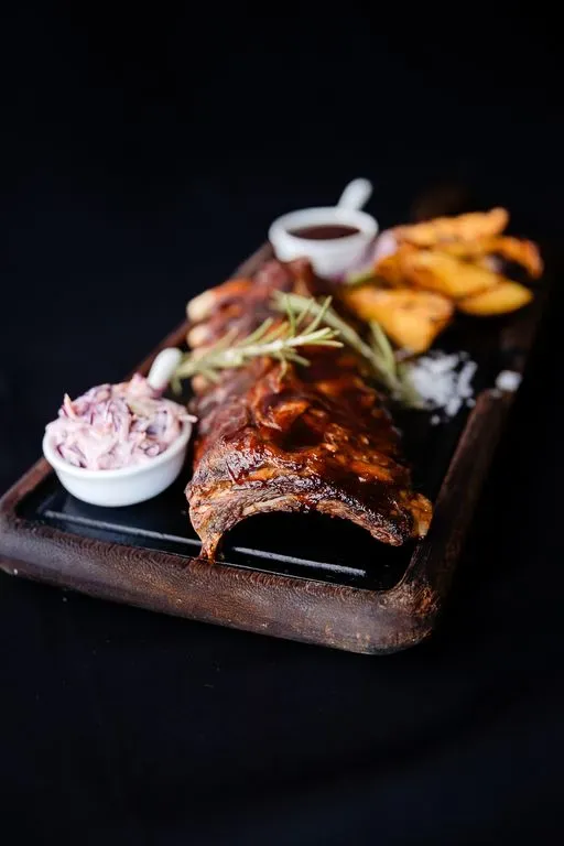 Scarita de porc cu sos barbeque