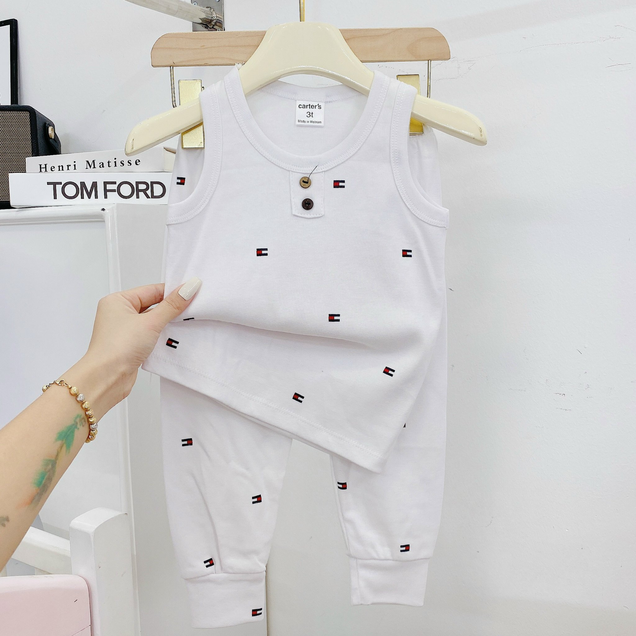 Carters White Flag Minimal
