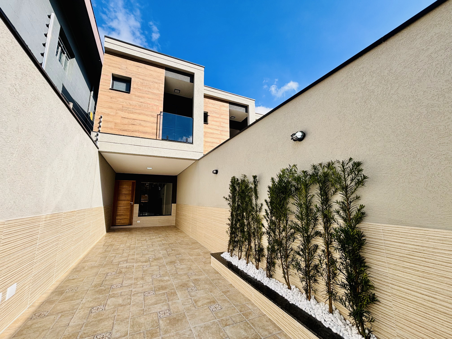 SOBRADOS NOVOS NA PENHA COM 3 SUITES E 2 VAGAS