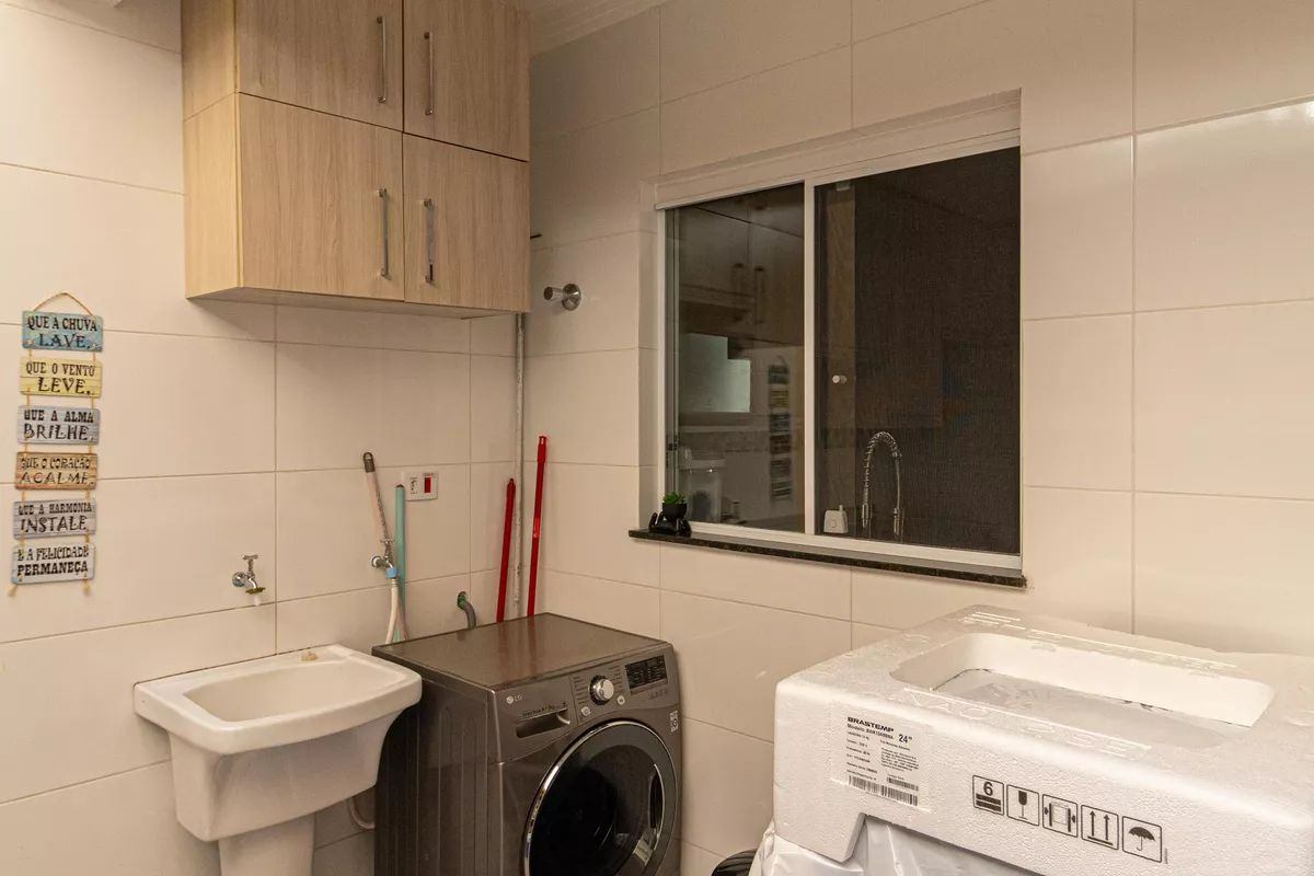 Sobrado à venda em Vila Laís, São Paulo, com 3 quartos e suíte