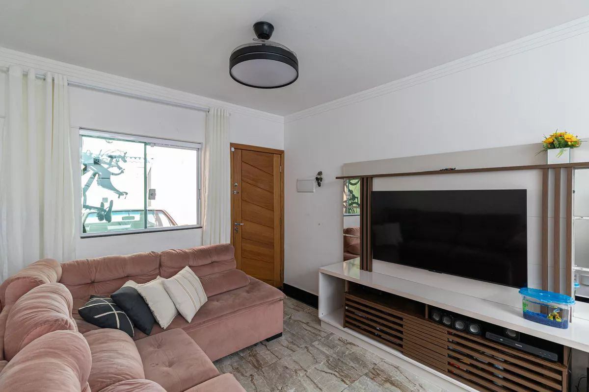 Sobrado à venda em Vila Laís, São Paulo, com 3 quartos e suíte