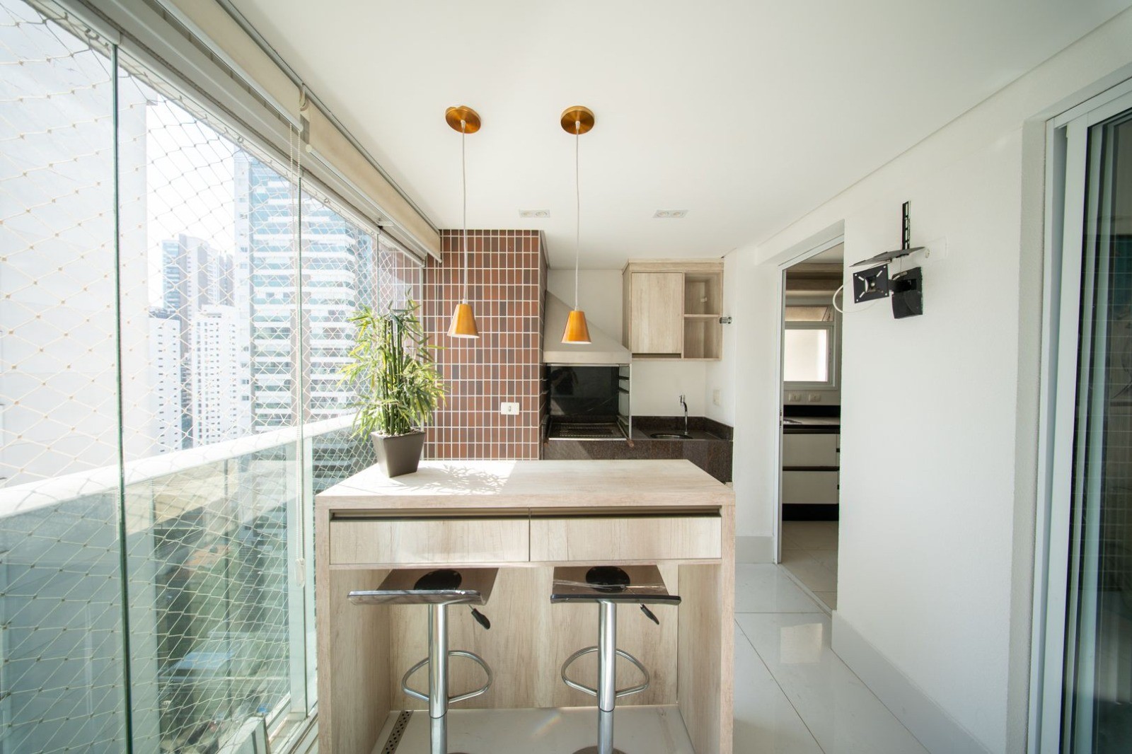 Apartamento com 3 quartos e 2 suítes para alugar na Vila Regente Feijó, São Paulo