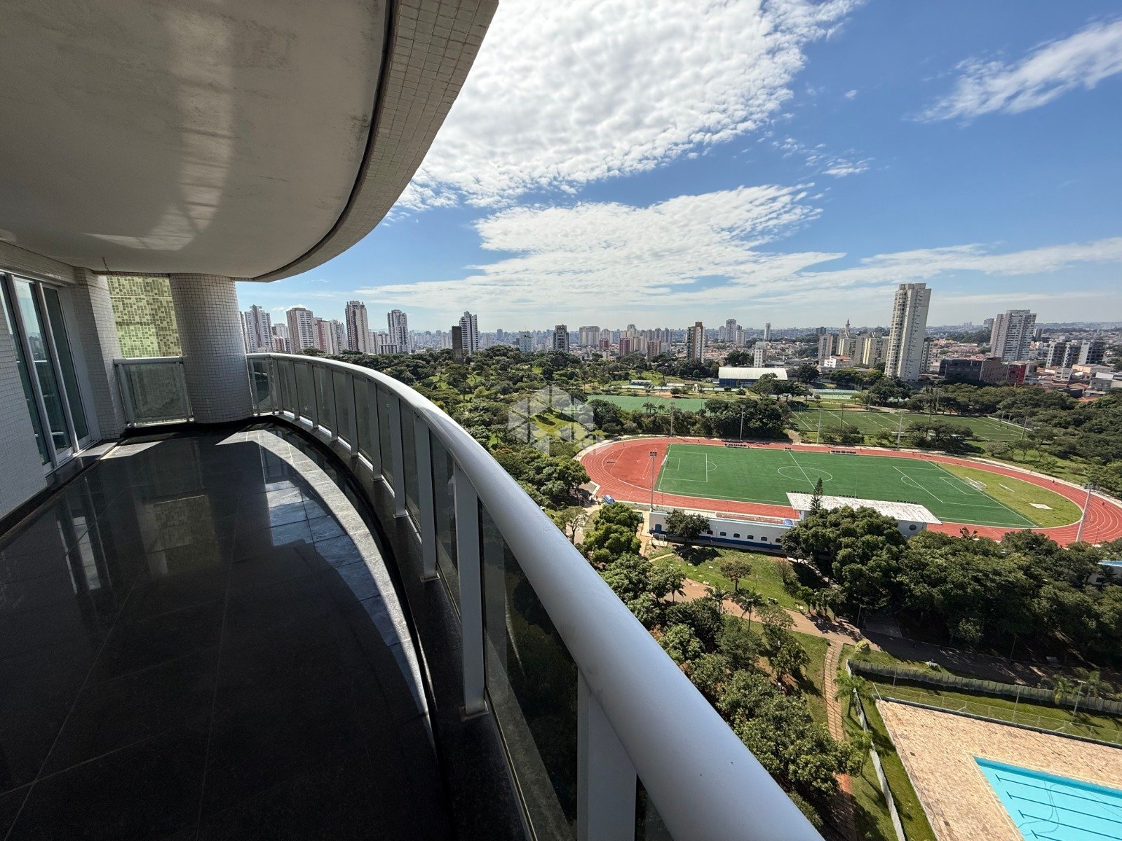 APARTAMENTO NO CONDOMÍNIO JARDINS DE SINTRA COM 4 SUÍTES E 6 VAGAS EM FRENTE AO PARQUE CERET NO ANÁLIA FRANCO