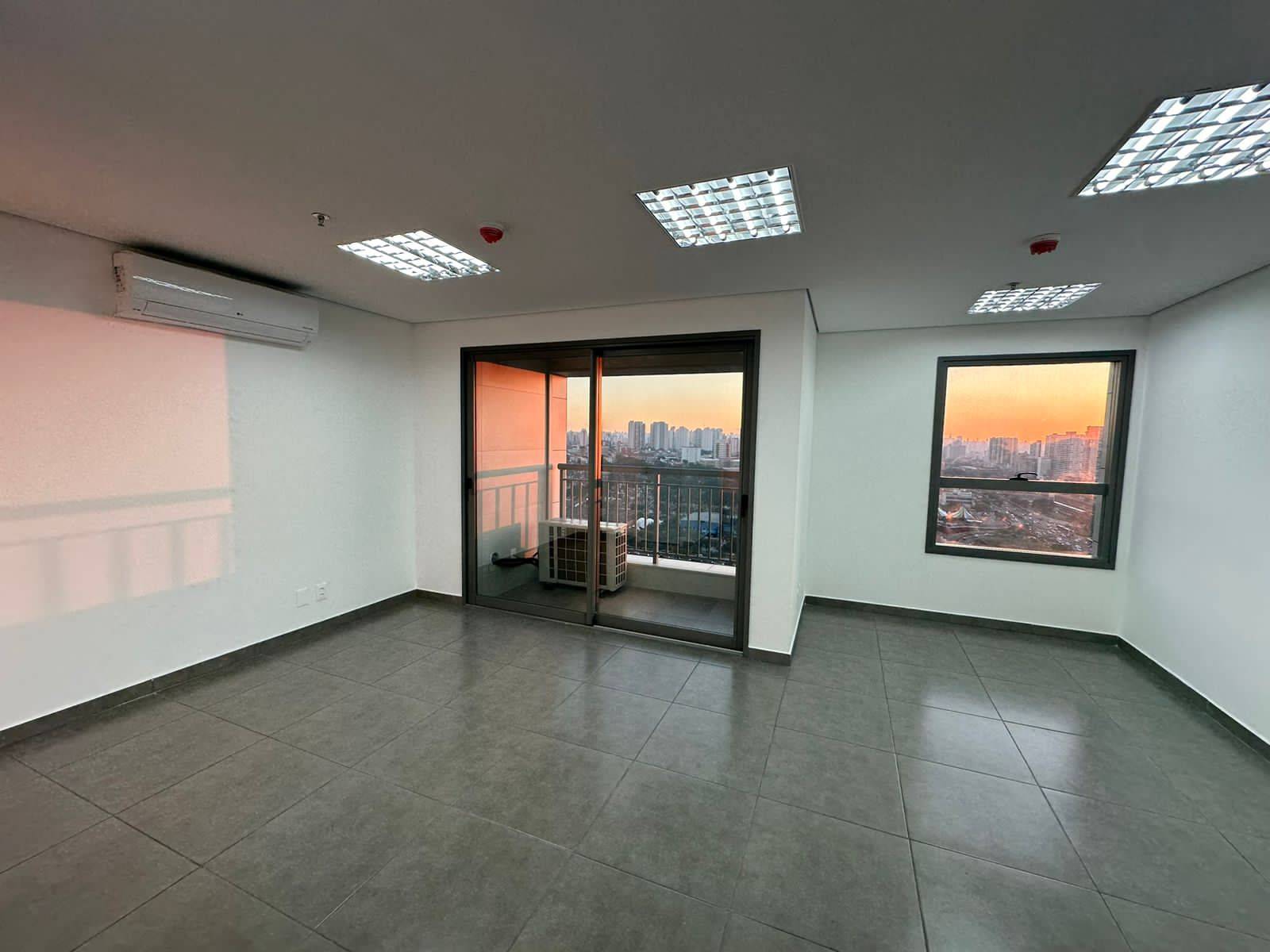   Salas Comerciais pra Locação no Tatuapé- Condomínio Platina- 81m2-2 vagas Zona Leste- SP.
