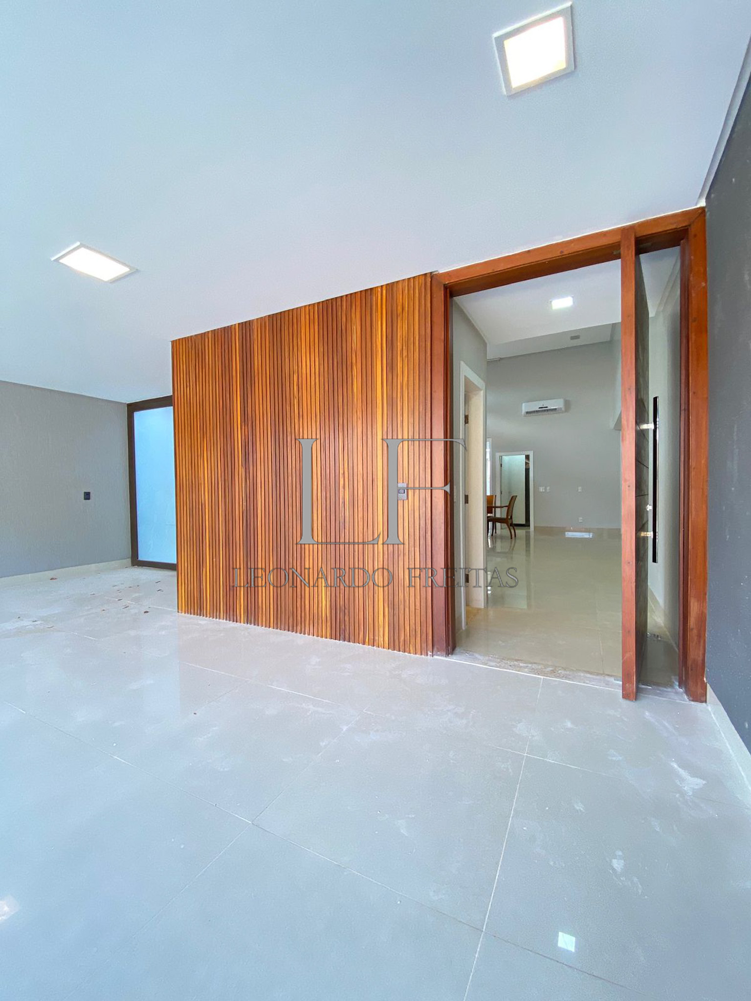 Casa de Condomínio à venda com 4 quartos, 248m² - Foto 2