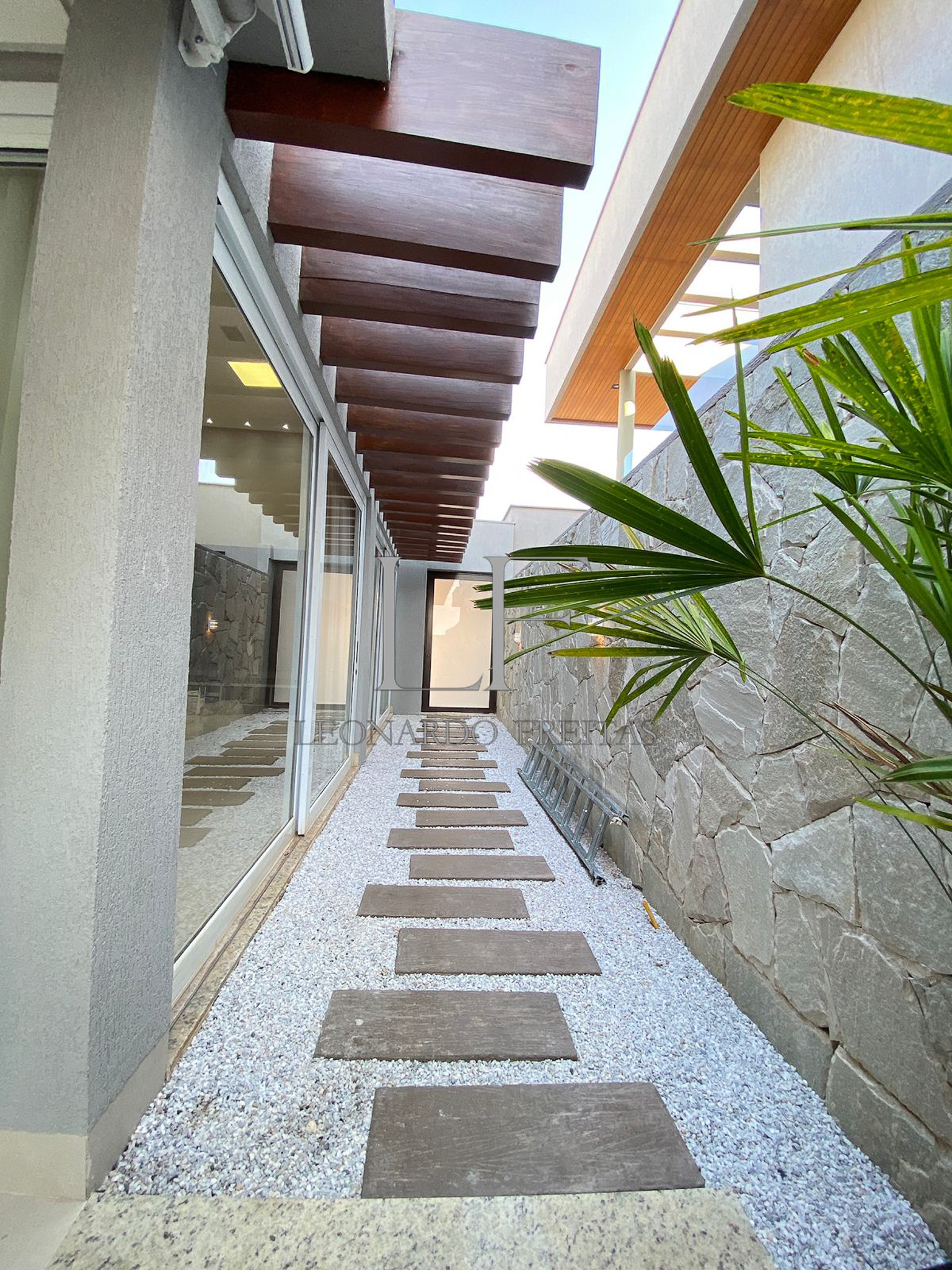 Casa de Condomínio à venda com 4 quartos, 248m² - Foto 8