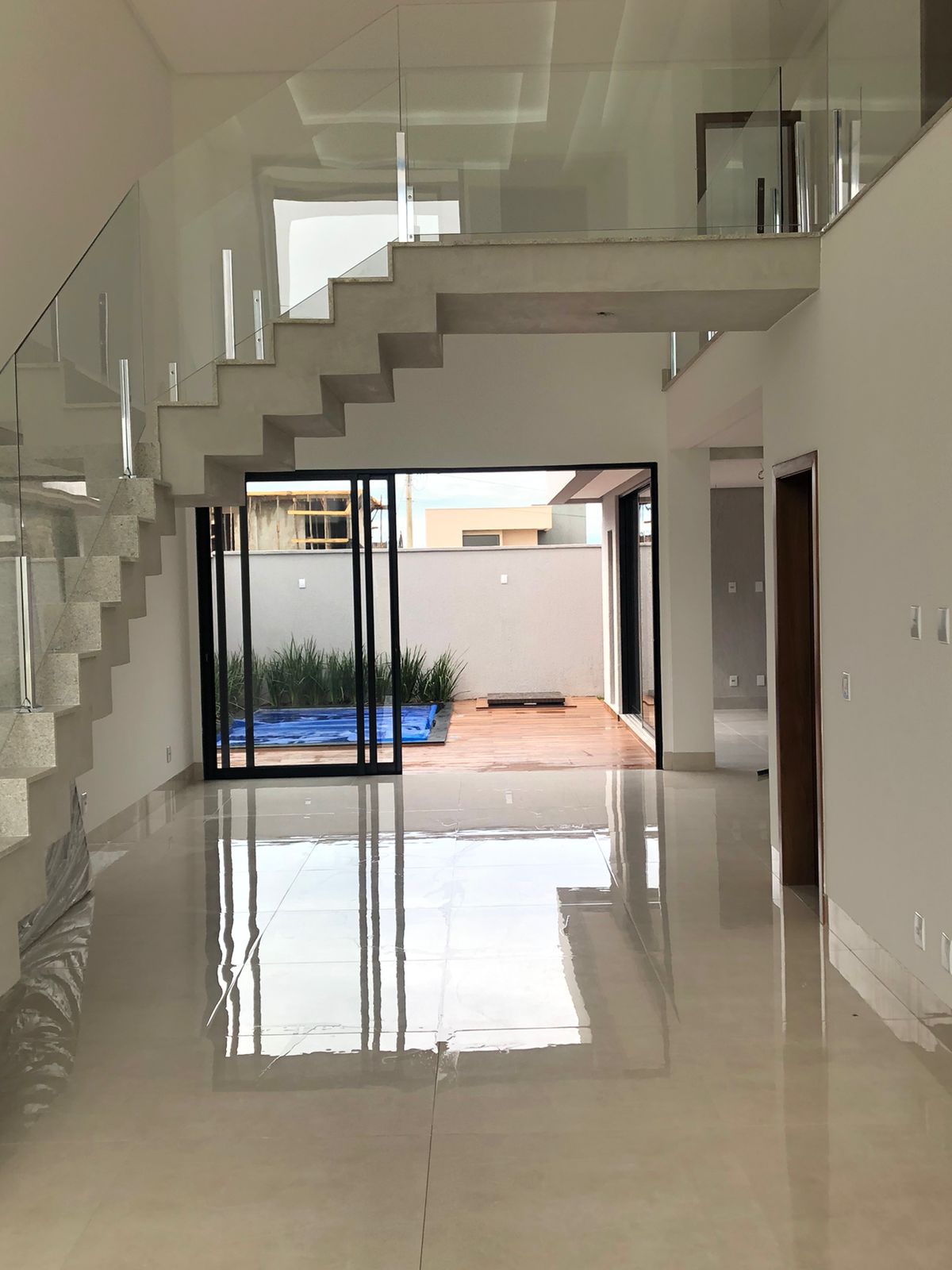 Casa de Condomínio à venda com 4 quartos, 218m² - Foto 2