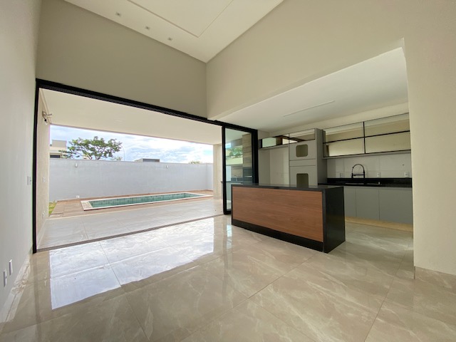 Casa de Condomínio à venda com 4 quartos, 240m² - Foto 2