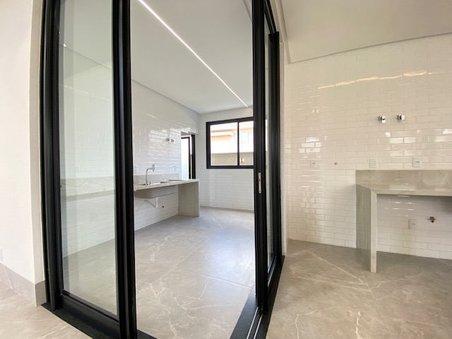 Casa de Condomínio à venda com 4 quartos, 295m² - Foto 9