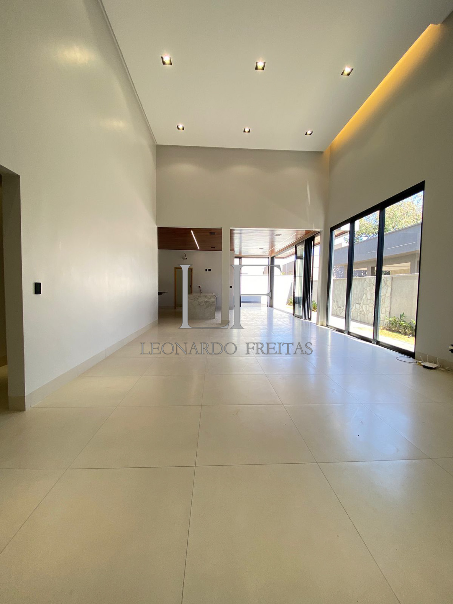 Casa de Condomínio à venda com 3 quartos, 217m² - Foto 4