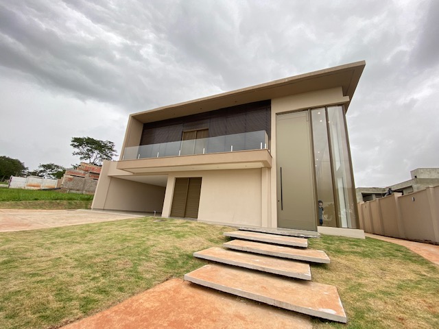 Casa de Condomínio à venda com 4 quartos, 351m² - Foto 1