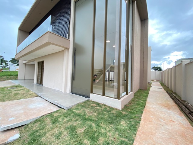 Casa de Condomínio à venda com 4 quartos, 351m² - Foto 2