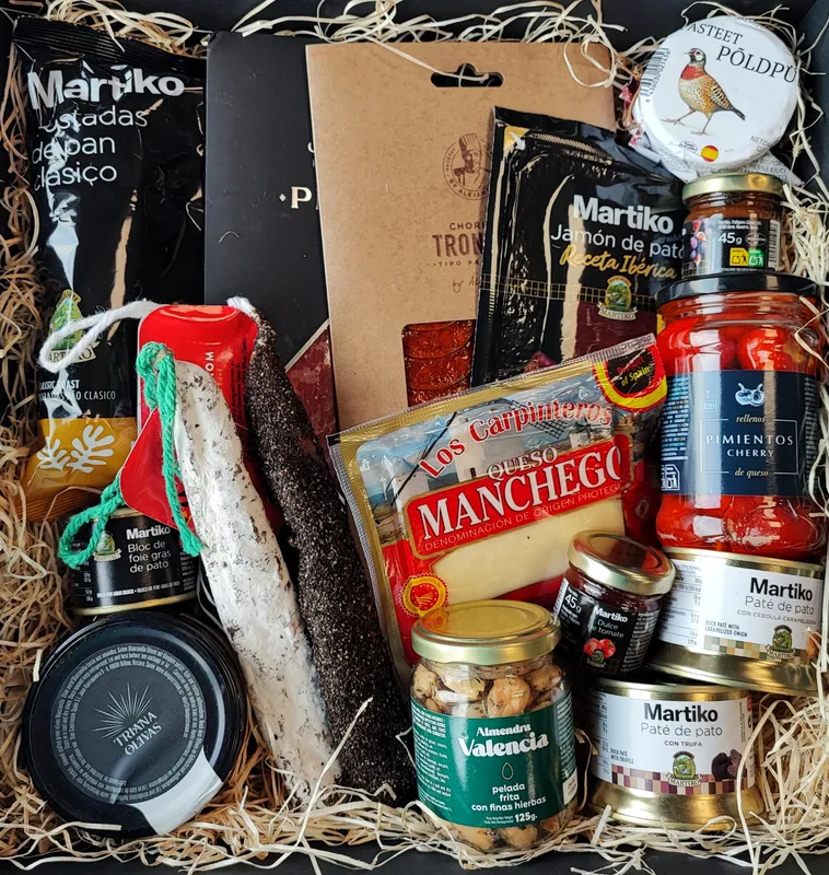A gift pack of Spanish flavors in a black luxury box!