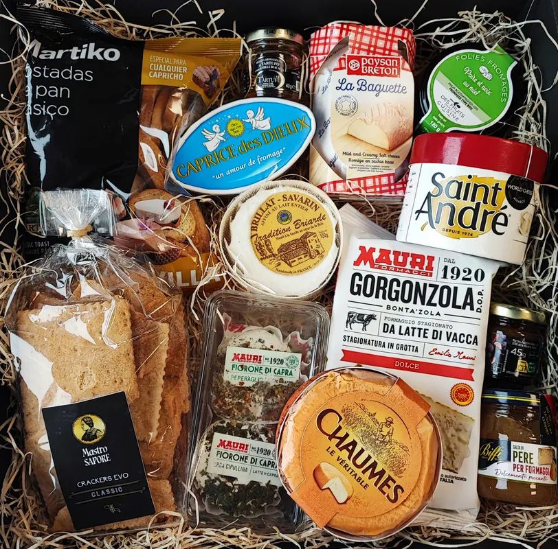Gift set: A selection of very special soft cheeses with toppings!