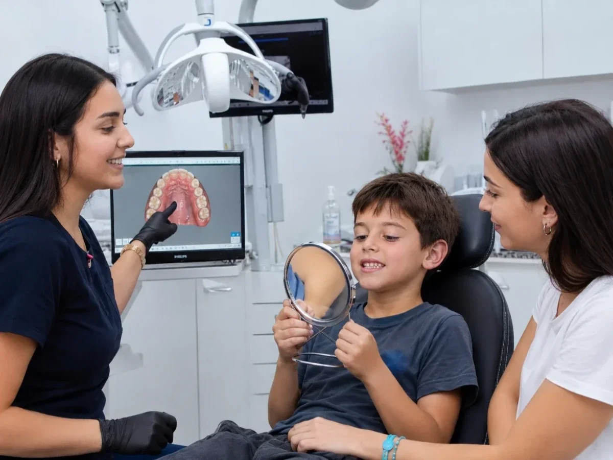 7 señales de que tu hijo puede necesitar ortodoncia temprana