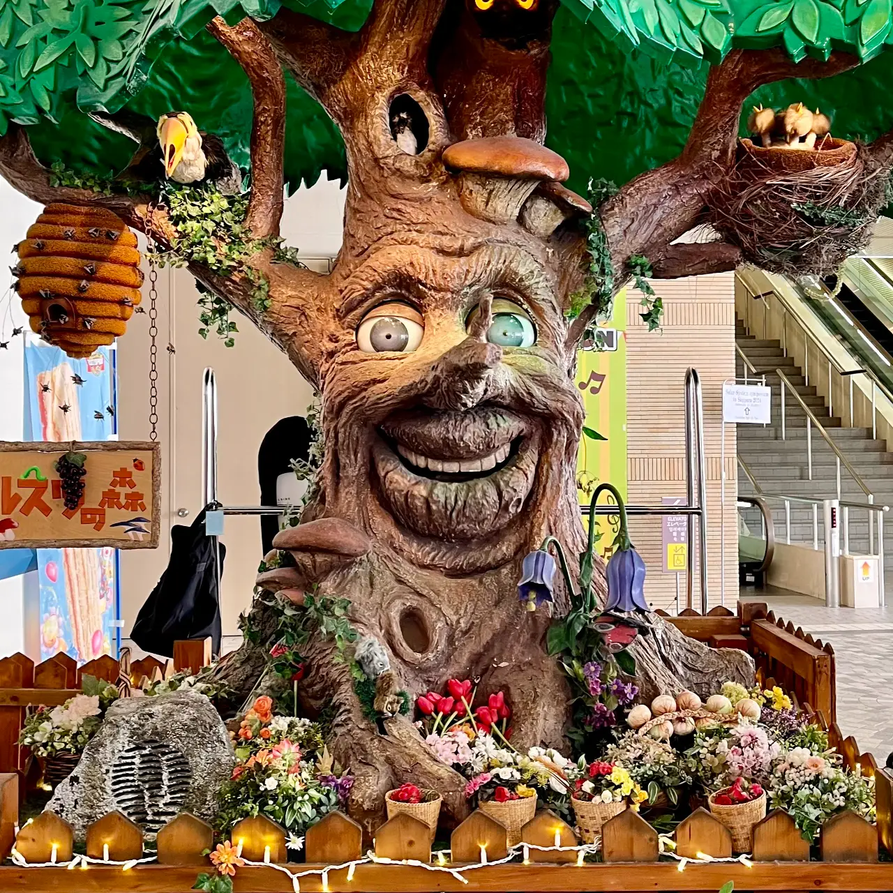 The magical singing tree. Like Studio Ghibli on LS…