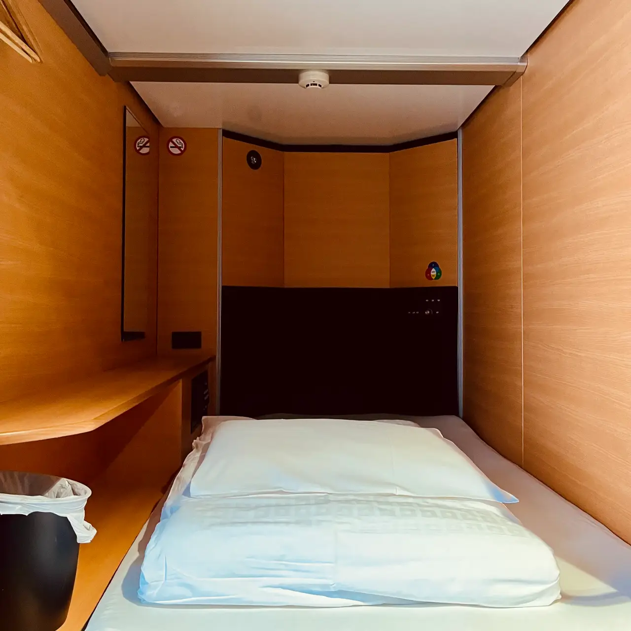 The Lodge Moiwa 834 - Nice modern capsule. Enough space to sit up and ge…