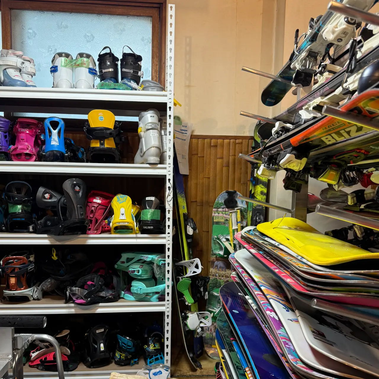 Sotorent Teine Station - The kids snowboard rental gear at Sotorent