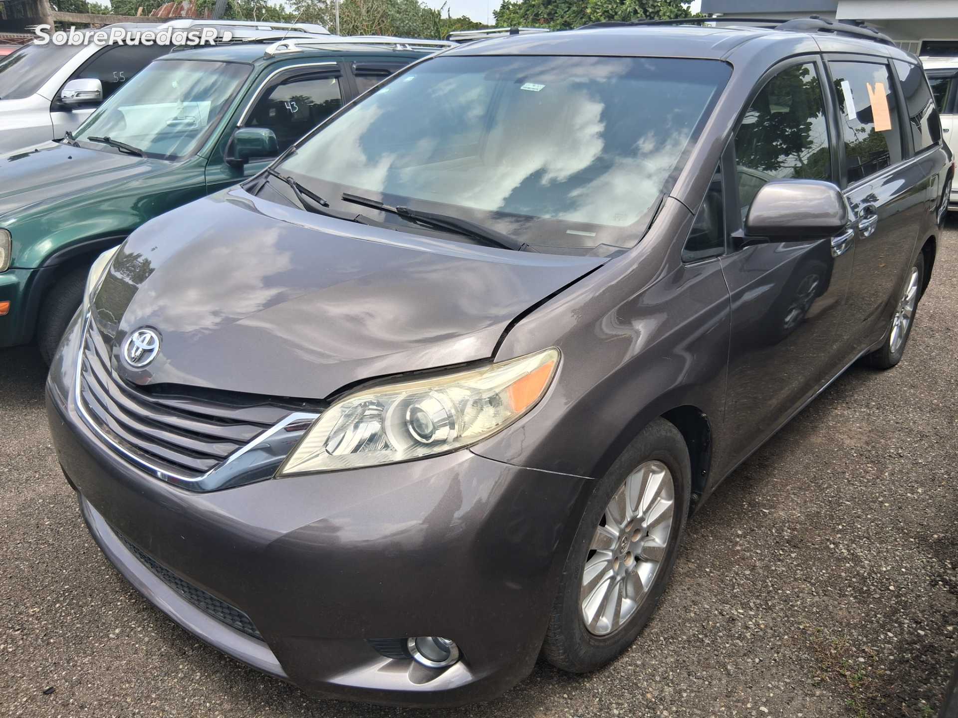 Toyota Sienna 2016