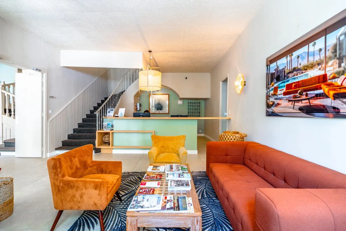 Hôtel Les Palmiers — Le First