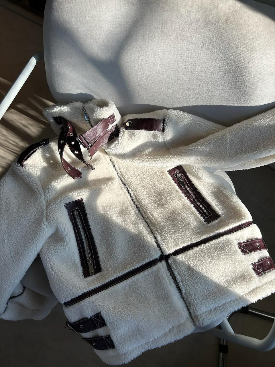 Campera skin recortes cuero