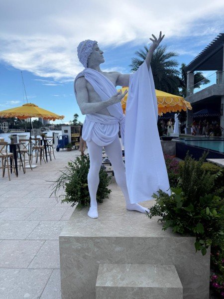 Living Statue