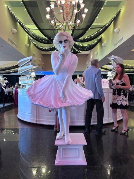 Living Statue