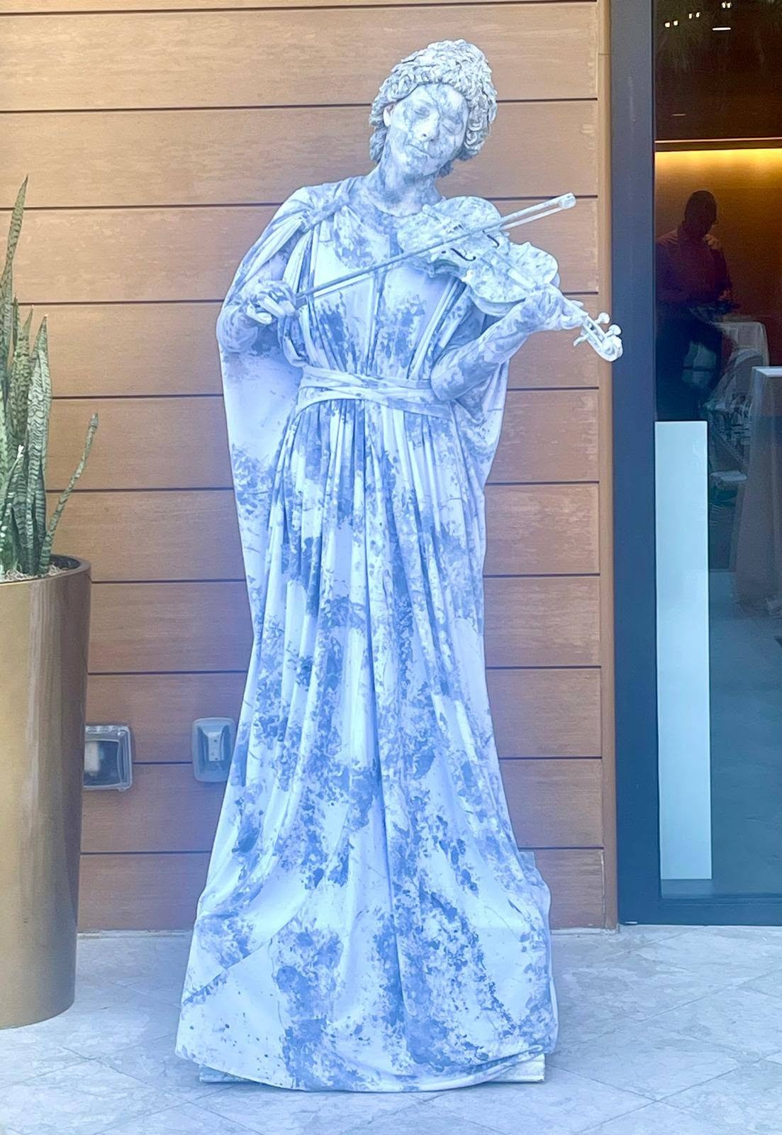 Living Statue
