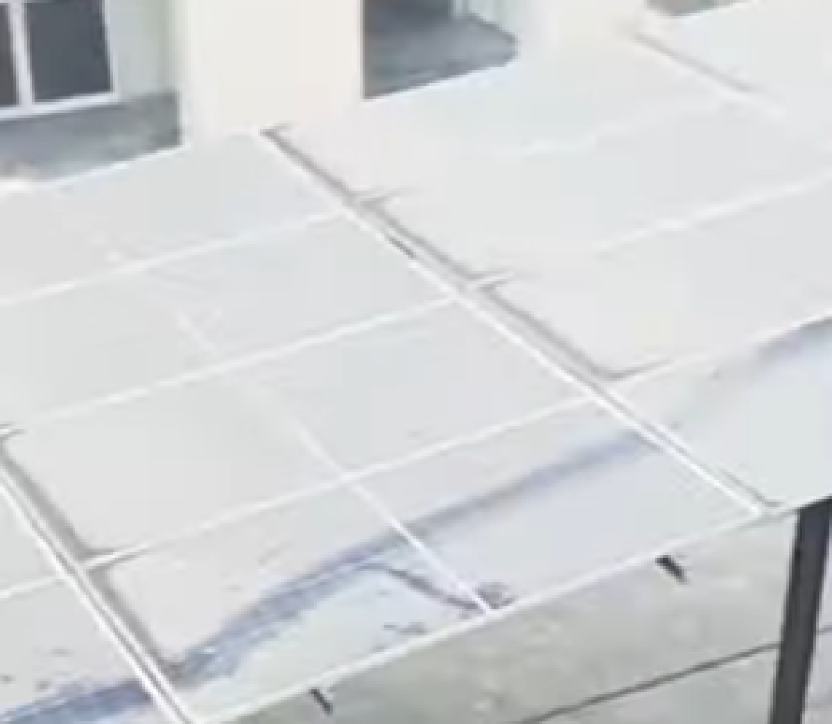 DIY Guide: How Cleaning Dirty Solar Panels Ensures Full Power, Lifespan & Safety