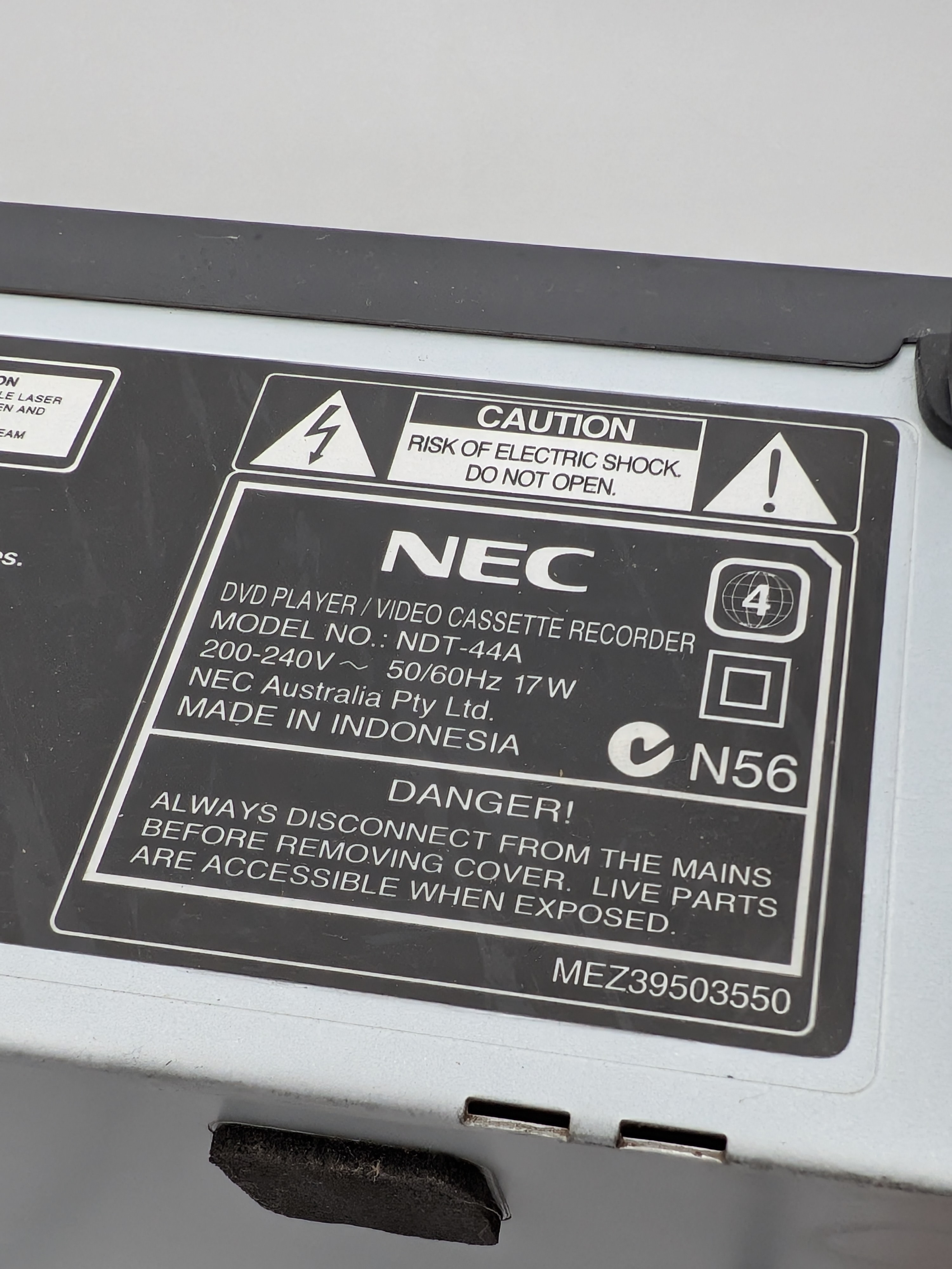 NEC NDT-44A DVD Player / VCR Combo — Lot 024, photograph 3