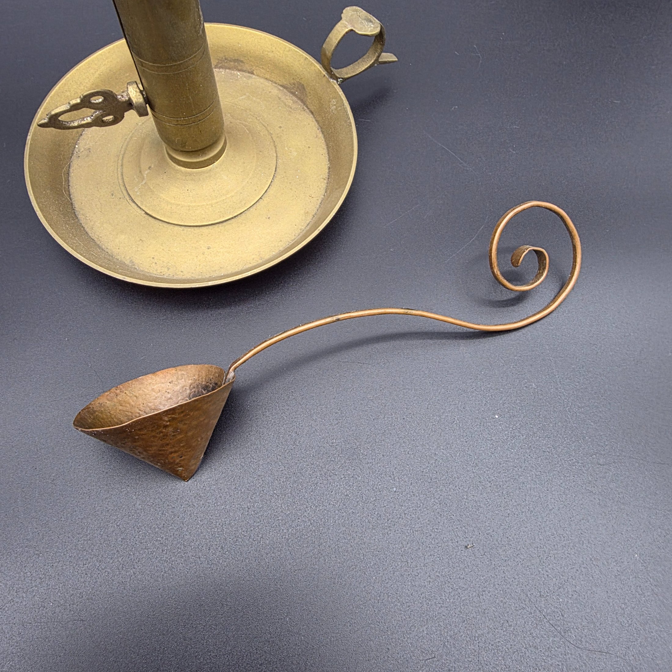 A lot of vintage brass and copper candle accessories, including two candlesticks and a decorative taper holder with an attached snuffer, likely dating from the early to mid-20th century. - View 5
