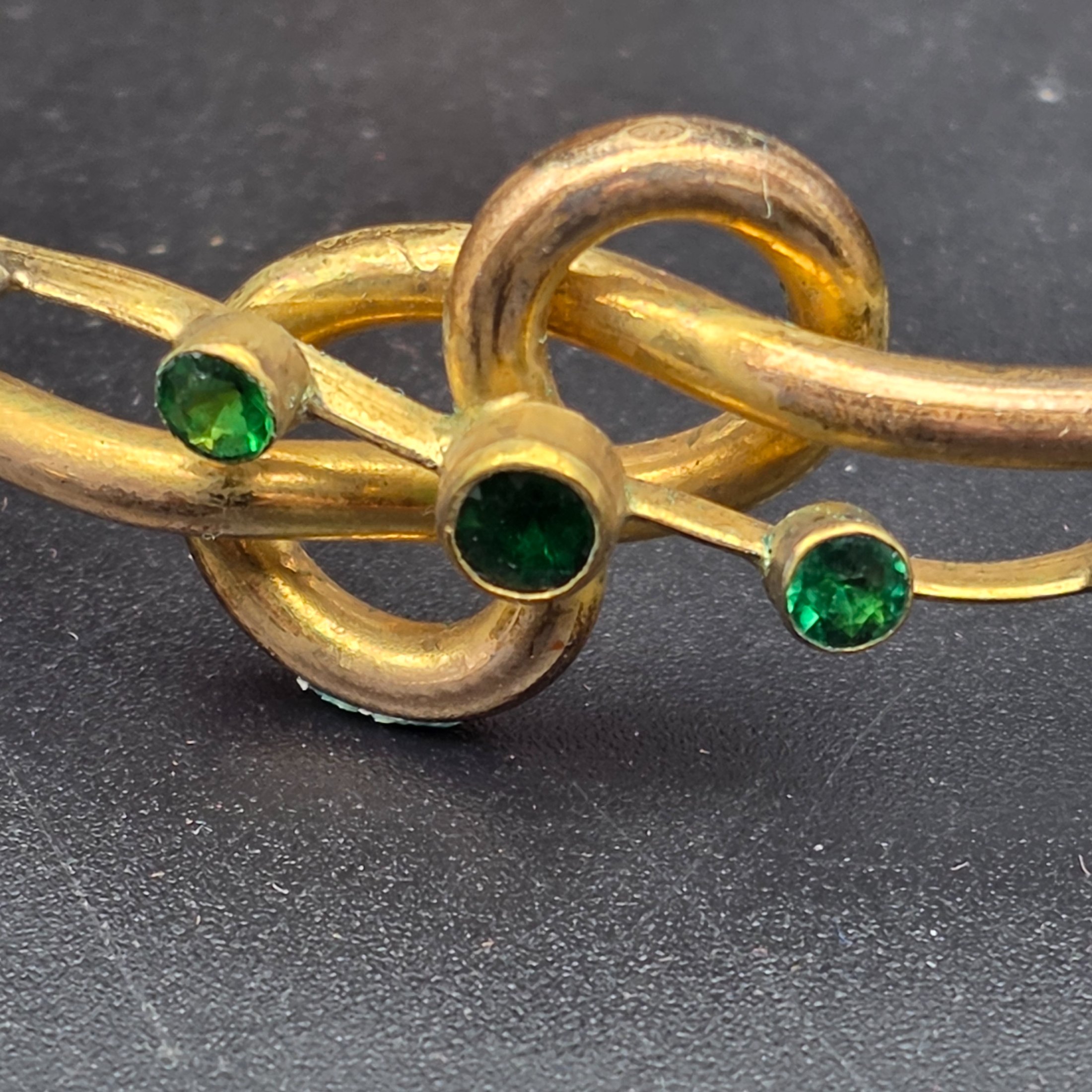 A diverse lot of vintage decorative sundries, featuring costume jewellery and a unique inlaid wooden box, offering a varied collection for enthusiasts of vintage accessories. - View 3