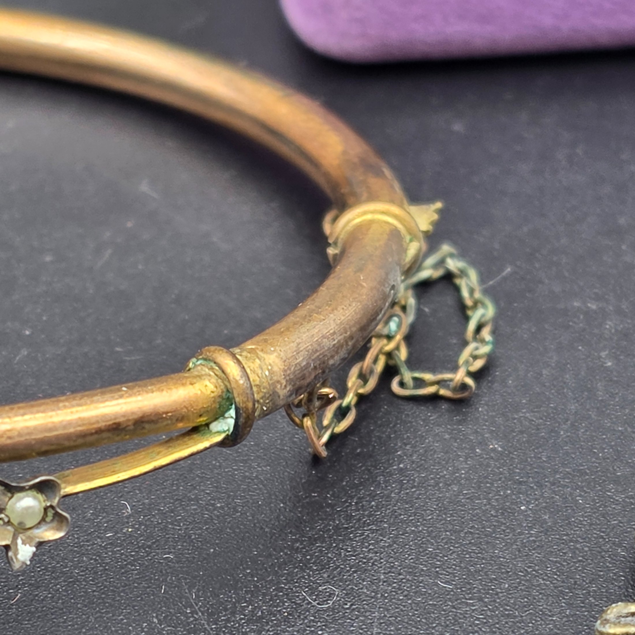 A diverse lot of vintage decorative sundries, featuring costume jewellery and a unique inlaid wooden box, offering a varied collection for enthusiasts of vintage accessories. - View 4