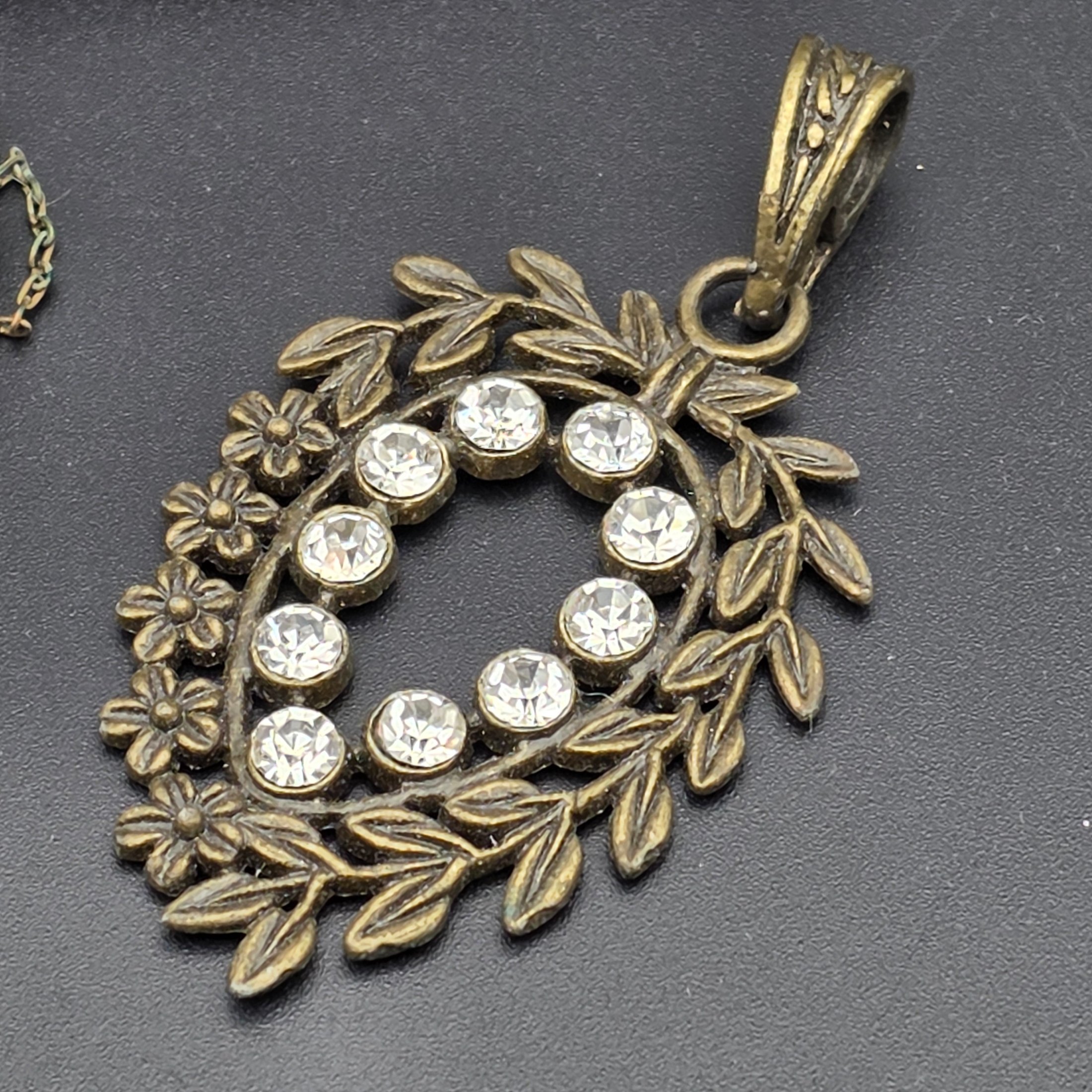 A diverse lot of vintage decorative sundries, featuring costume jewellery and a unique inlaid wooden box, offering a varied collection for enthusiasts of vintage accessories. - View 5