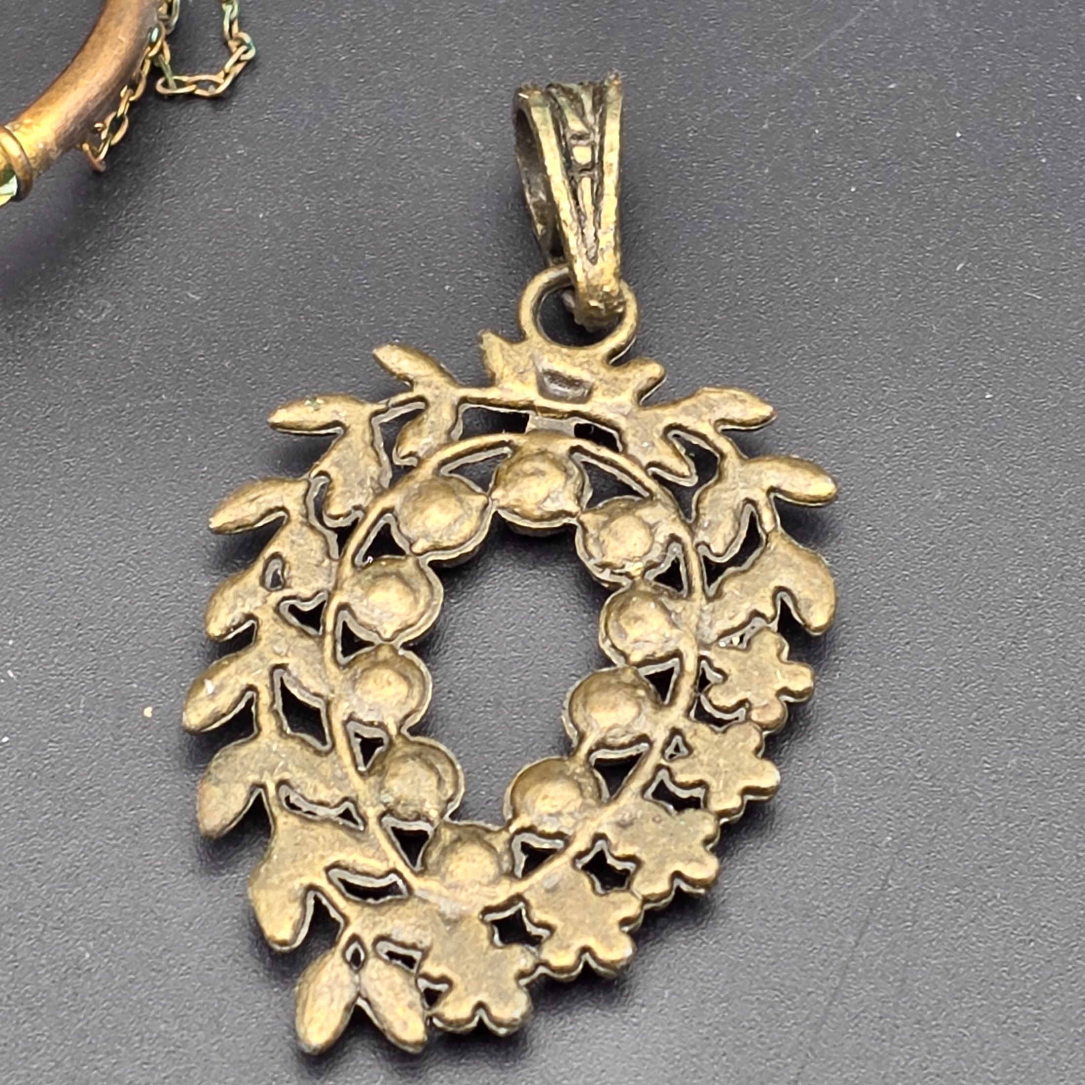 A diverse lot of vintage decorative sundries, featuring costume jewellery and a unique inlaid wooden box, offering a varied collection for enthusiasts of vintage accessories. - View 6