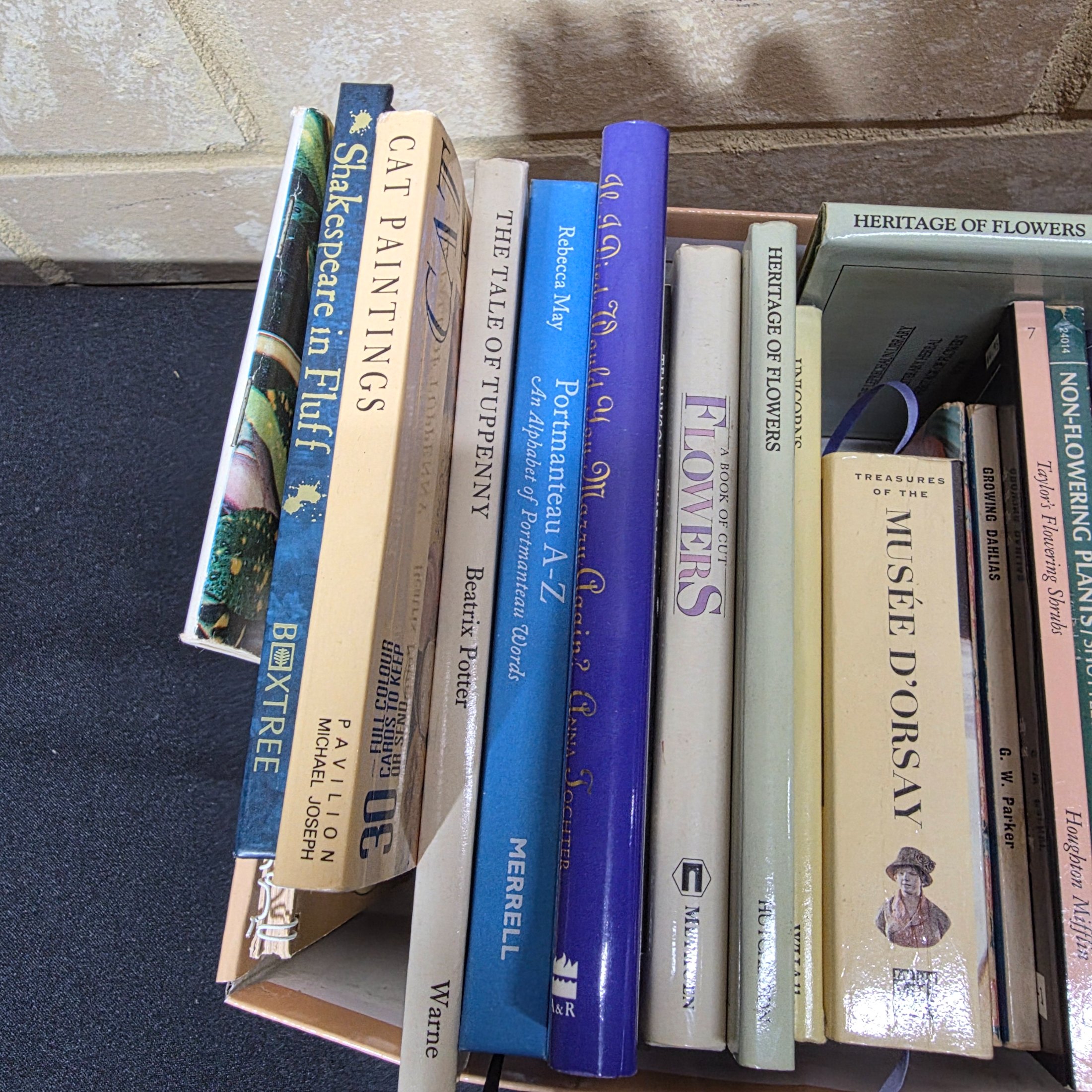 Box of Assorted Miniature Books — Lot 146, photograph 4