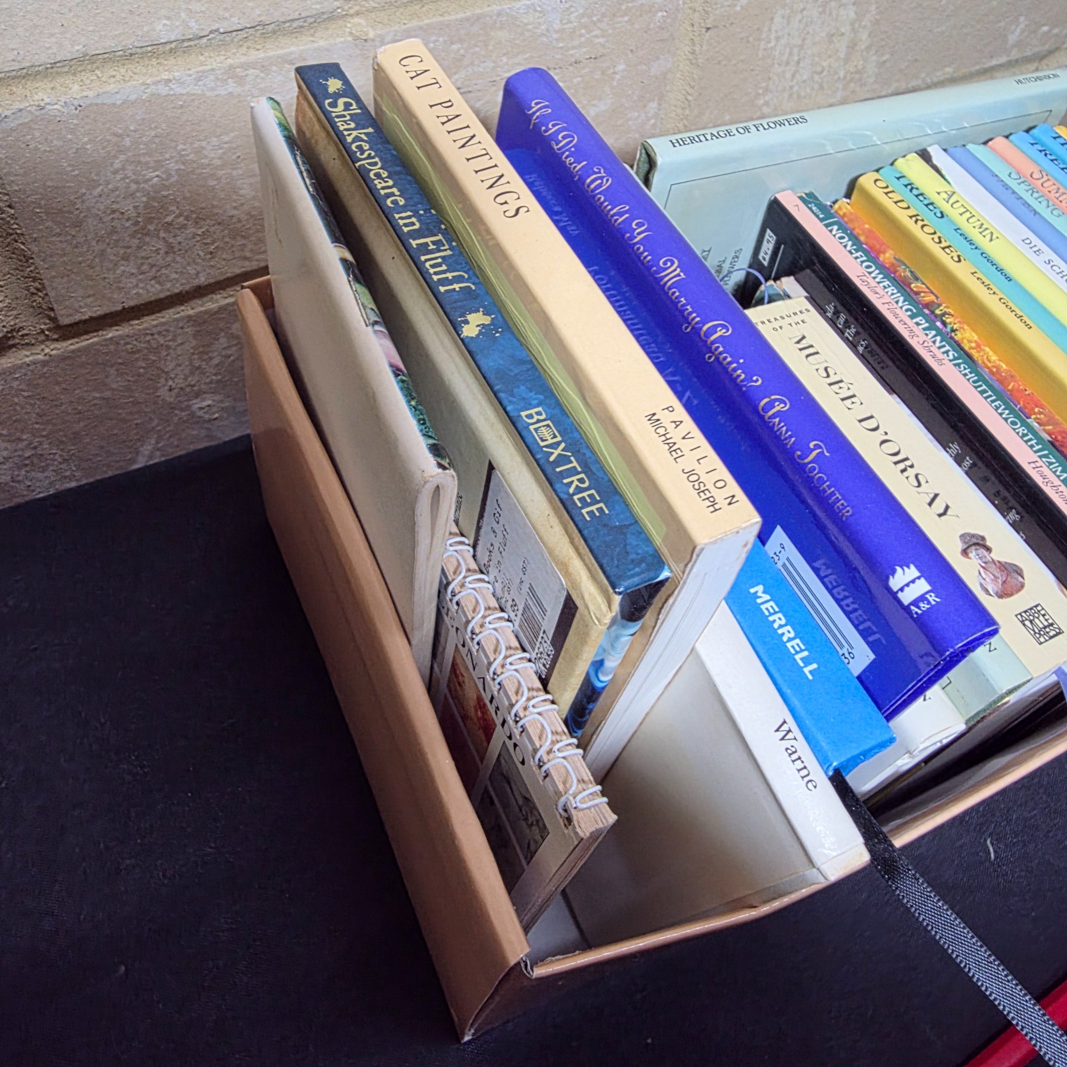 Box of Assorted Miniature Books — Lot 146, photograph 5