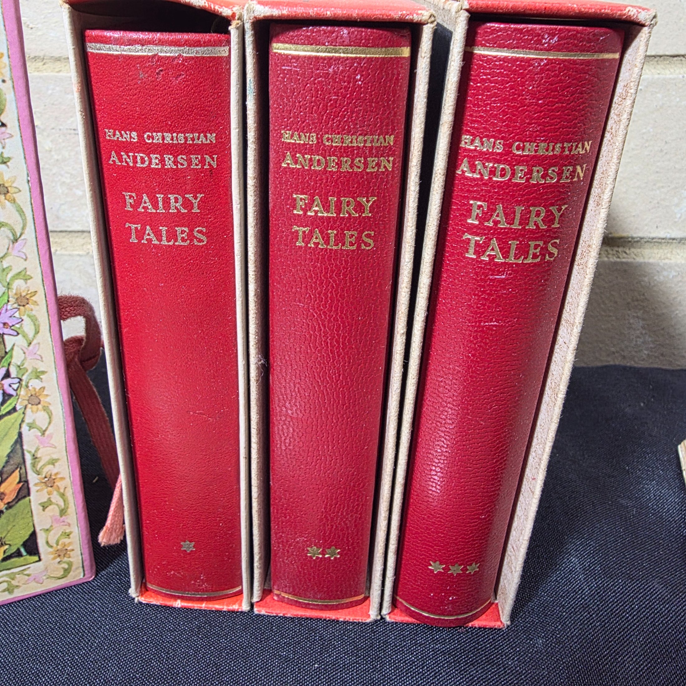 Collection of Vintage Children's Fairy Tale Books including Hans Christian Andersen, Cicely Mary Barker, and a Peepshow Edition — Lot 154, photograph 4